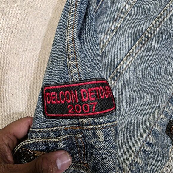 Vintage Levis 70507 Trucker Cutoff Vest Jacket Mens 2XL Biker Patches And Pins - Picture 5 of 12